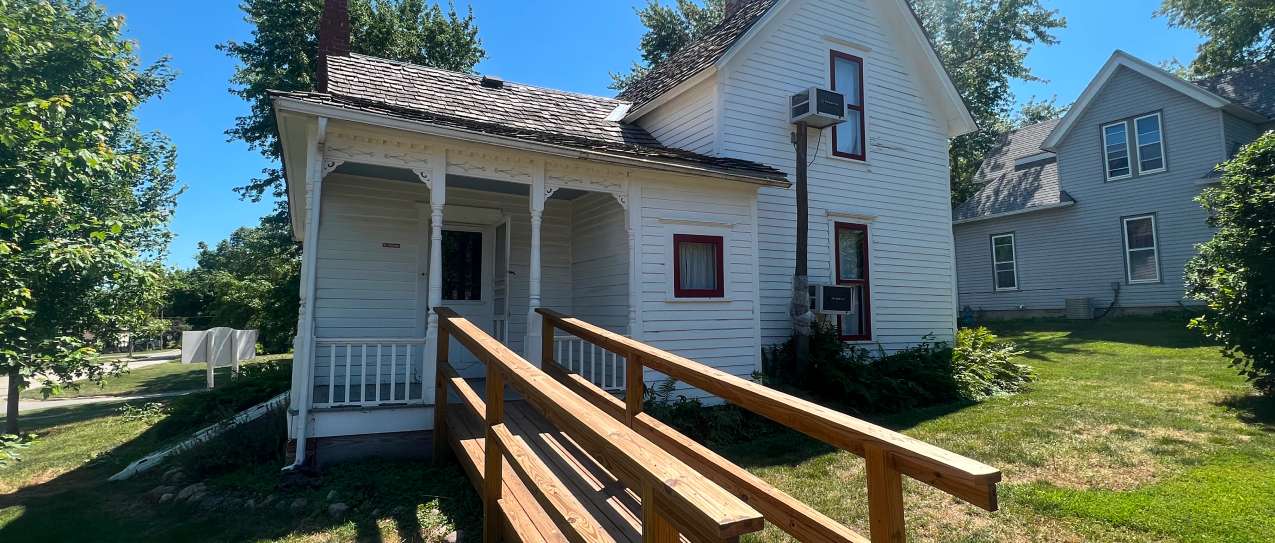 Villisca Front of the House showing wooden walkway